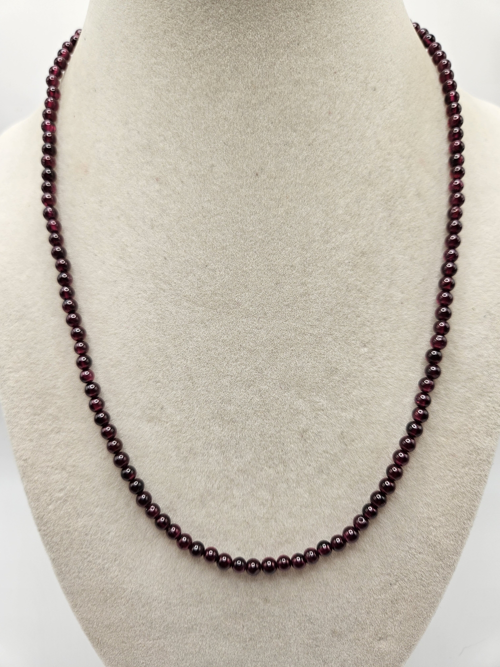 VINTAGE Genuine Purplish Red Garnet Beaded Strand Necklace Box Clasp Close